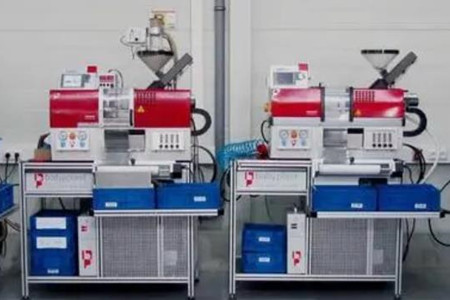 微型注塑機(jī)的價(jià)格范圍,幾萬元到數(shù)十萬元!