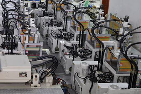 立式注塑機頂針動作異常該如何處理？